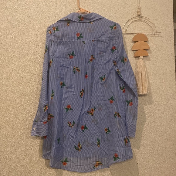 EUC over size shirt/ swimsuit cover up. Blue white stripes with parrots, medium. - Picture 5 of 5